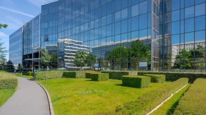 Bureaux à louer à Nanterre proche quais de Seine et nombreux services - Offre immobilière - Arthur Loyd