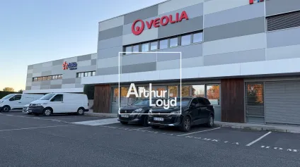 À LOUER - LOCAL D'ACTIVITÉ DE 424 m² AVEC BUREAUX ET ENTREPÔT - VISIBILITÉ DIRECTE SUR ROCADE - Offre immobilière - Arthur Loyd
