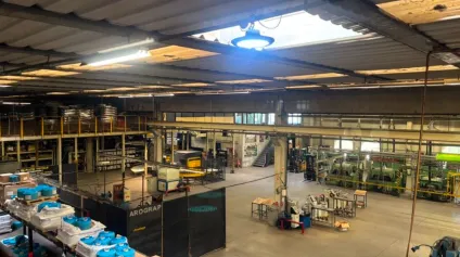 A VENDRE ou A LOUER bâtiment indépendant sur un grand terrain clos comprenant 2 accès au site, portails entrée / sortie de 7340 m² , situé à Saint Pierre de Boeuf - Offre immobilière - Arthur Loyd