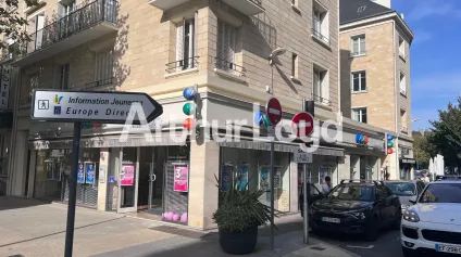 Local Commercial avec Droit d'Entrée -- Caen Centre - Offre immobilière - Arthur Loyd