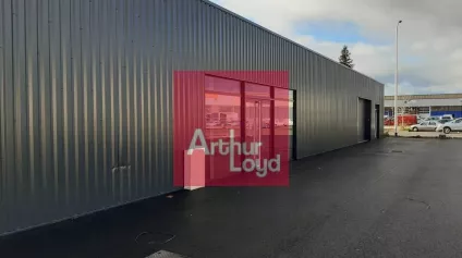 ISSOIRE ZONE COMMERCIALE A LOUER LOCAL COMMERCIAL 420 M² DIVISIBLES - Offre immobilière - Arthur Loyd