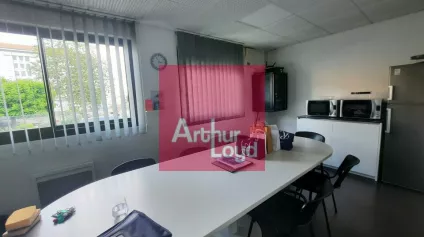 BUREAUX A VENDRE ISSOIRE 260M² - RDC - Offre immobilière - Arthur Loyd