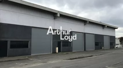 Local commercial 360 m² à louer - Hauteur sous plafond 8 mètres - Montauroux - Offre immobilière - Arthur Loyd