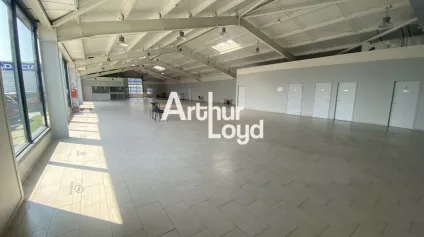LOCAL COMMERCIAL 330M² A LOUER FREJUS - Offre immobilière - Arthur Loyd