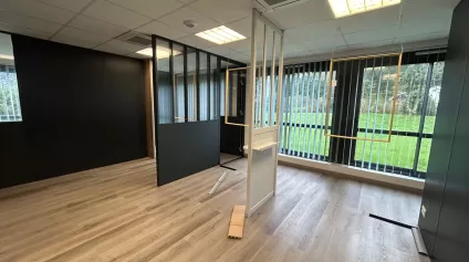 BUREAU-LOCAUX A LOUER 112M2 GUÉRANDE - Offre immobilière - Arthur Loyd