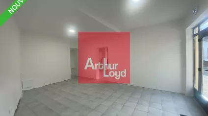 Plein centre-ville à louer bureaux - SERVON - Offre immobilière - Arthur Loyd