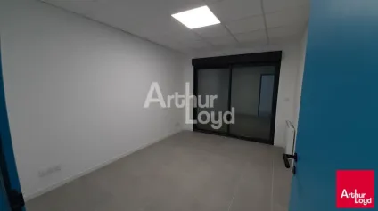 PROCHE BLOIS - LOCATION 3 BUREAUX DE 12,36 M² CHACUN - ZONE ARTISANALE - Offre immobilière - Arthur Loyd
