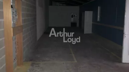 BLOIS NORD ZONE D'ACTIVITES - LOCAL A LOUER 277 M² - ATELIER ET BUREAU - Offre immobilière - Arthur Loyd