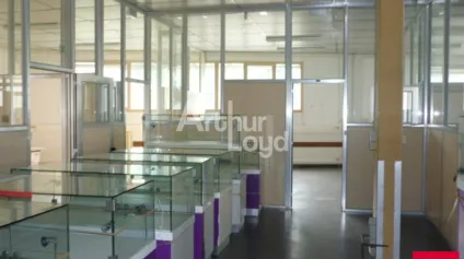 BLOIS VIENNE - LOCAL ACTIVITE A LOUER 260 M2 - ACCES CAMIONNETTES - Offre immobilière - Arthur Loyd