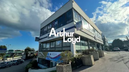 Bureaux 116 m² en R+2 à la location secteur Antibes - Excellente visibilité - Offre immobilière - Arthur Loyd