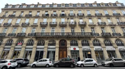 Bureaux à acquérir de 222 m2 en plein centre de Bordeaux , face au tramway A - Offre immobilière - Arthur Loyd