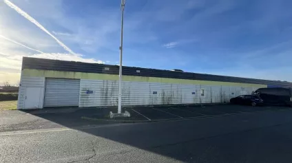 A louer local commercial 325 m² - CHAMBRAY-LES-TOURS - Offre immobilière - Arthur Loyd