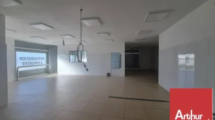 A VENDRE - MONTELIMAR ZONE DE FORTUNEAU - LOCAL COMMERCIAL AVEC BELLE VISIBILITE - Offre immobilière - Arthur Loyd