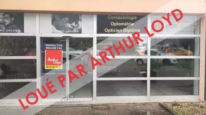 Local commercial de 171m² avec vitrines à Louer à Seyssinet - Offre immobilière - Arthur Loyd