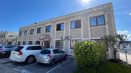 Bureaux à louer avec accès et visibilité autoroute - Aubagne - Offre immobilière - Arthur Loyd