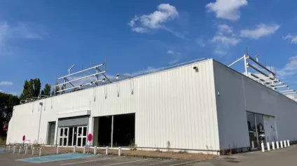 Cellule commerciale de 775 m2 environ, divisible en deux et à louer en zone commerciale à Soissons. - Offre immobilière - Arthur Loyd