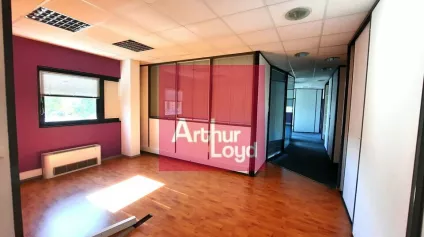 CLERMONT FERRAND A LOUER BUREAUX 220M² + PARKING - Offre immobilière - Arthur Loyd