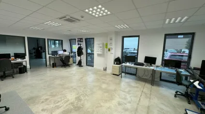 CHAMBRAY LES TOURS LOCAL D'ACTIVITE A VENDRE A LOUER 516 M² OPPORTUNITE - Offre immobilière - Arthur Loyd