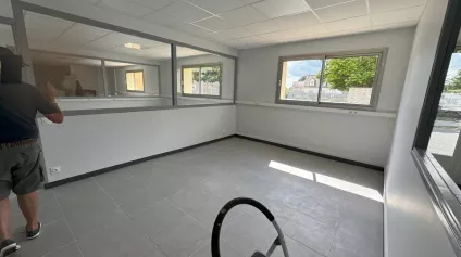 LA RICHE BUREAUX A LOUER 91 M² PROXIMITE PERIPHERIQUE ENSEMBLE CLOS - Offre immobilière - Arthur Loyd