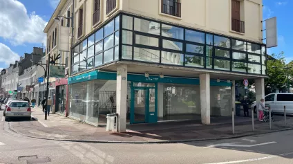 Locaux commerciaux à louer à VERNON 27200 - Offre immobilière - Arthur Loyd