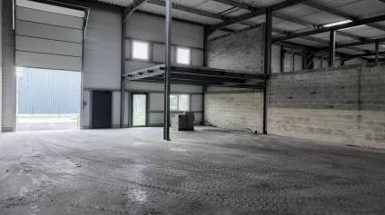 LOCAL D'ACTIVITE - ENTREPOT à LOUER de 236 m² - Offre immobilière - Arthur Loyd