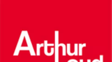 LOCAL COMMERCIAL DE 286 M2 À LOUER AUX CHARTRONS - Offre immobilière - Arthur Loyd