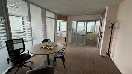 TOURS NORD L'AERONEF - D 910 ET ECHANGEUR A10 - A LOUER BUREAUX DE 145 M² - 1ER ETAGE - Offre immobilière - Arthur Loyd