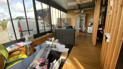 A VENDRE - LOCAL D'ACTIVITE - 515 m2+ GRAND TERRAIN CONSTRUCTIBLE - VILLENEUVE EN RETZ - Offre immobilière - Arthur Loyd