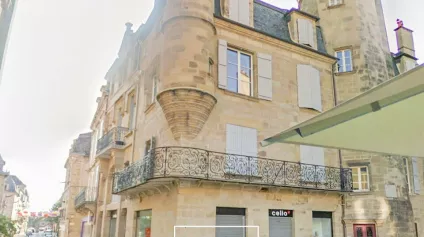 Local idéalement situé sur la place de la collégiale dans un bâtiment classé monument historique. - Offre immobilière - Arthur Loyd