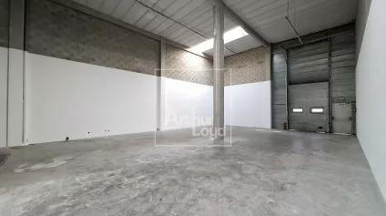 Local d'activité à louer au sein d'un parc arboré - Offre immobilière - Arthur Loyd