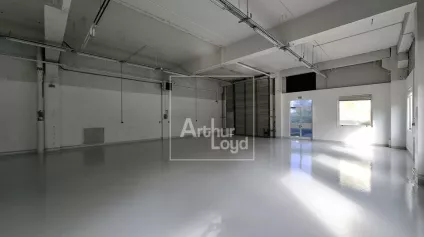 Locaux d'activité entièrement rénovés à louer - Offre immobilière - Arthur Loyd