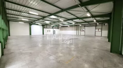 Bureaux à louer - SAINT THIBAULT DES VIGNES - Offre immobilière - Arthur Loyd