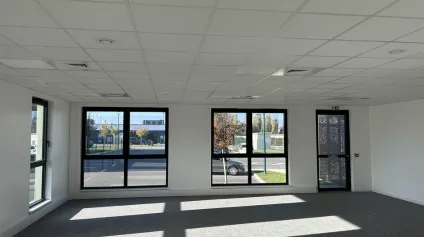 BUREAUX à LOUER de 1620.89 m² - Offre immobilière - Arthur Loyd