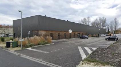 Local commercial à louer à Mérignac - 900 m² avec mezzanine et parking - Offre immobilière - Arthur Loyd