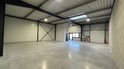 A LOUER - LOCAUX D'ACTIVITÉS NEUFS - 2544 M2 DIVISIBLES - SAINT-QUENTIN - Offre immobilière - Arthur Loyd
