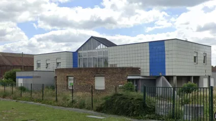 A VENDRE - BUREAUX ET ACTIVITÉ - 1738 M2 EN PLUSIEURS BÂTIMENTS - CHAUNY - Offre immobilière - Arthur Loyd