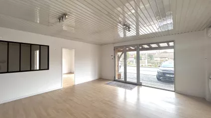 A louer - Bureaux de 95 m² avec vitrine - Eysines proche hippodrome du Bouscat - Offre immobilière - Arthur Loyd