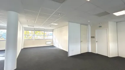 Bureaux à louer à Bordeaux Place Ravezies avec parkings - Offre immobilière - Arthur Loyd