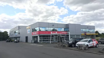 À louer : Centre d'affaires moderne avec bureaux aménagés et parkings - Visibilité et accessibilité optimale - Offre immobilière - Arthur Loyd