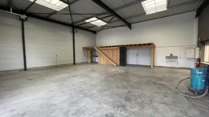 ENTREPOT ET BUREAUX A LOUER AVEC ACCES AUTOROUTE - LENS - Offre immobilière - Arthur Loyd