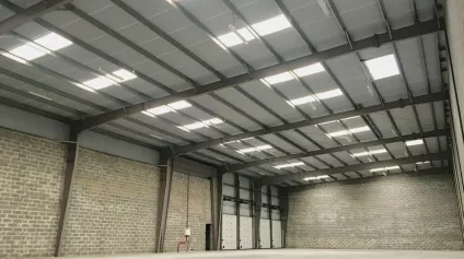 MONTIVILLIERS - A LOUER - ENTREPÔT LOGISTIQUE 1217 M2 + 4 PORTES A QUAI - Offre immobilière - Arthur Loyd