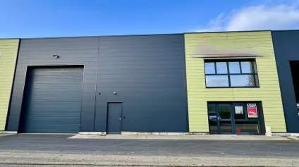 A LOUER LOCAUX D'ACTIVITÉS 460m2 sur Zone Commerciale attractive - Offre immobilière - Arthur Loyd