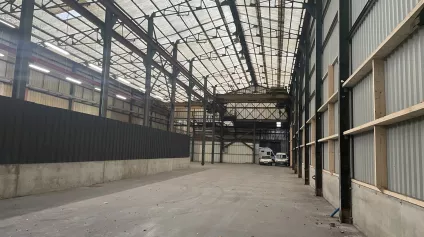Grand local commercial ou entrepôt - Offre immobilière - Arthur Loyd