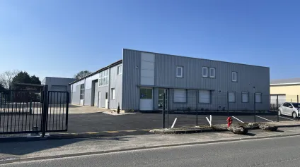 Local d'activités rénové de 1&nbsp;519m2 à Saint Jean de Braye dans la ZAC Archimède, à louer - Offre immobilière - Arthur Loyd