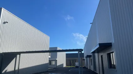 Locaux d'activités à vendre ou à louer à Mérignac avec parkings privatifs - Offre immobilière - Arthur Loyd