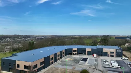 À LOUER EMPLACEMENT EXCEPTIONNEL - LOCAUX D'ACTIVITÉ NEUF 500 m2 - Offre immobilière - Arthur Loyd