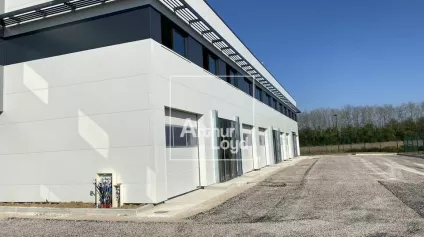 Petit local à usage de stockage/atelier SAINT PIERRE DU PERRAY - Offre immobilière - Arthur Loyd