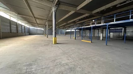 Local d'activités avec entrepôt et bureaux à louer à Carbon Blanc - Offre immobilière - Arthur Loyd