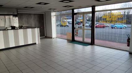 <br />Local avec extraction à la location - Parking - Axe passant - LIMOGES<br /> - Offre immobilière - Arthur Loyd