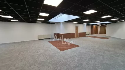 Bureaux entièrement rénovés et proches toutes commodités à louer - Offre immobilière - Arthur Loyd